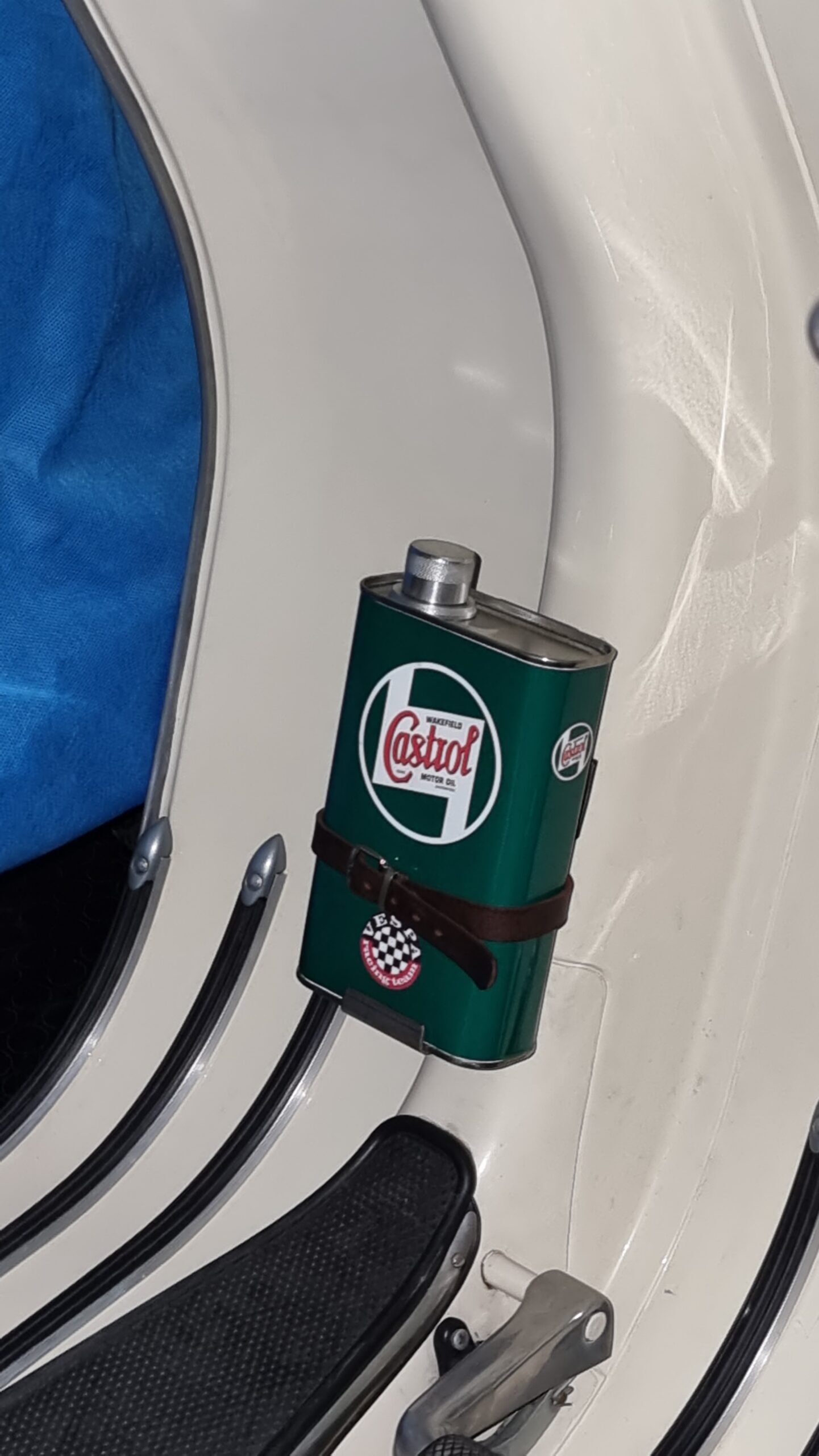 Tanica olio/miscela con supporto CASTROL - immagine 6